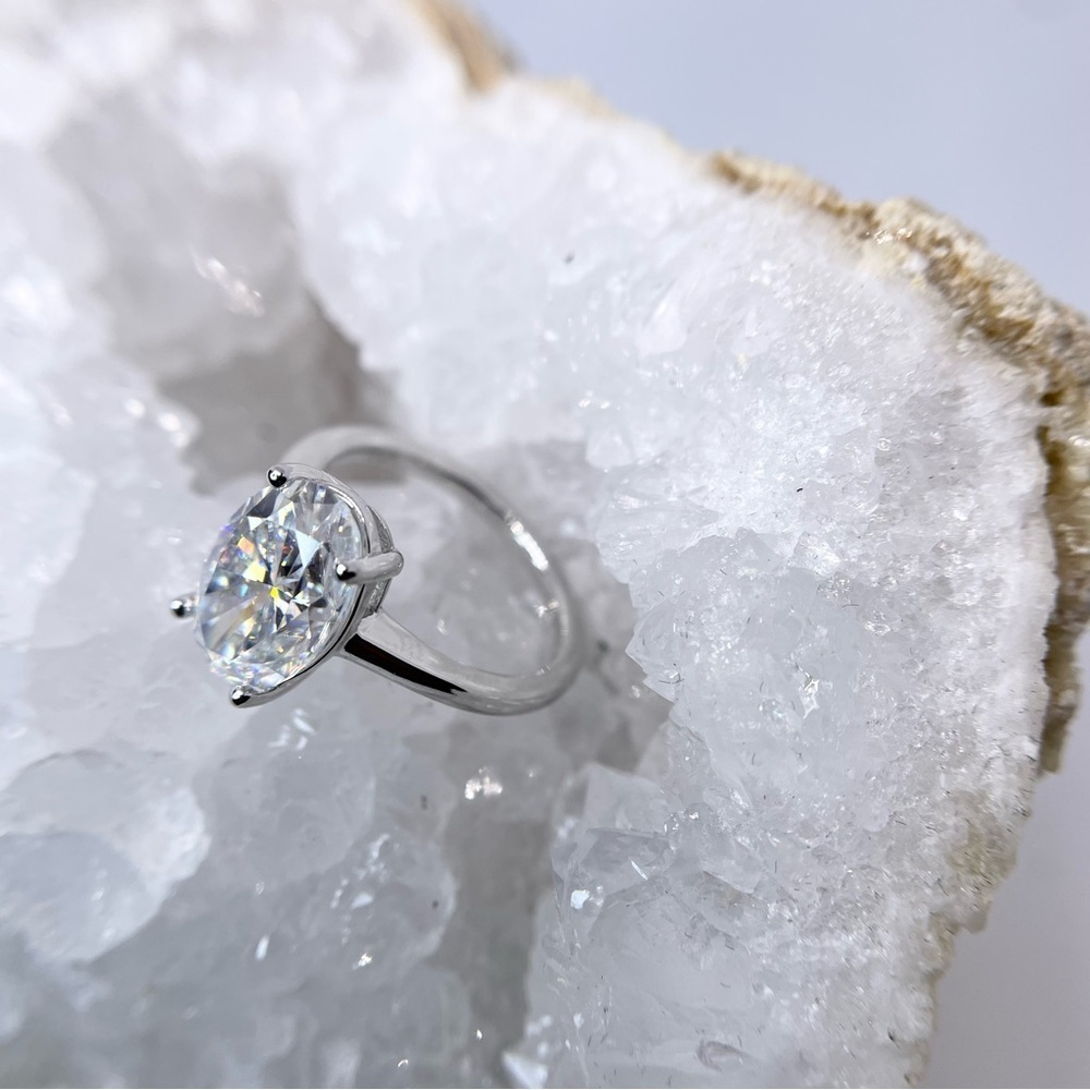 Oval Cut Moissanite Ring Solitaire Engagement Ring 4.5 Ct GRA Certified 18K /925 - Picture 8 of 10